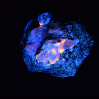 This weird rock naturally glows in the dark, and now scientists have figured out how